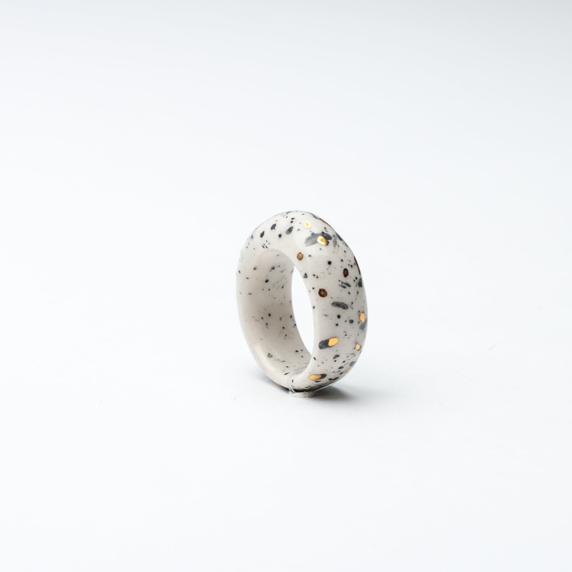 17.5 dydžio keramikos žiedas Ammit