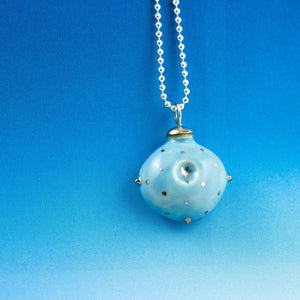 Blue mini pendant with platinum luster flower