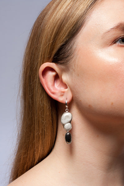 DROPS long mismatched dangle earrings with a freshwater pearl