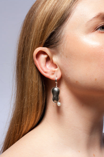 DROPS dangle earrings with freshwater pearls