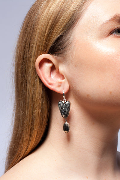 DROPS long mismatched dangle earrings with a star