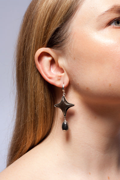 DROPS long mismatched dangle earrings with a star