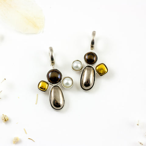 Earrings with fine metal lusters and freshwater pearls
