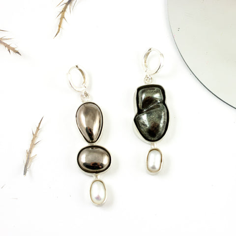 DROPS long mismatched earrings with pearls