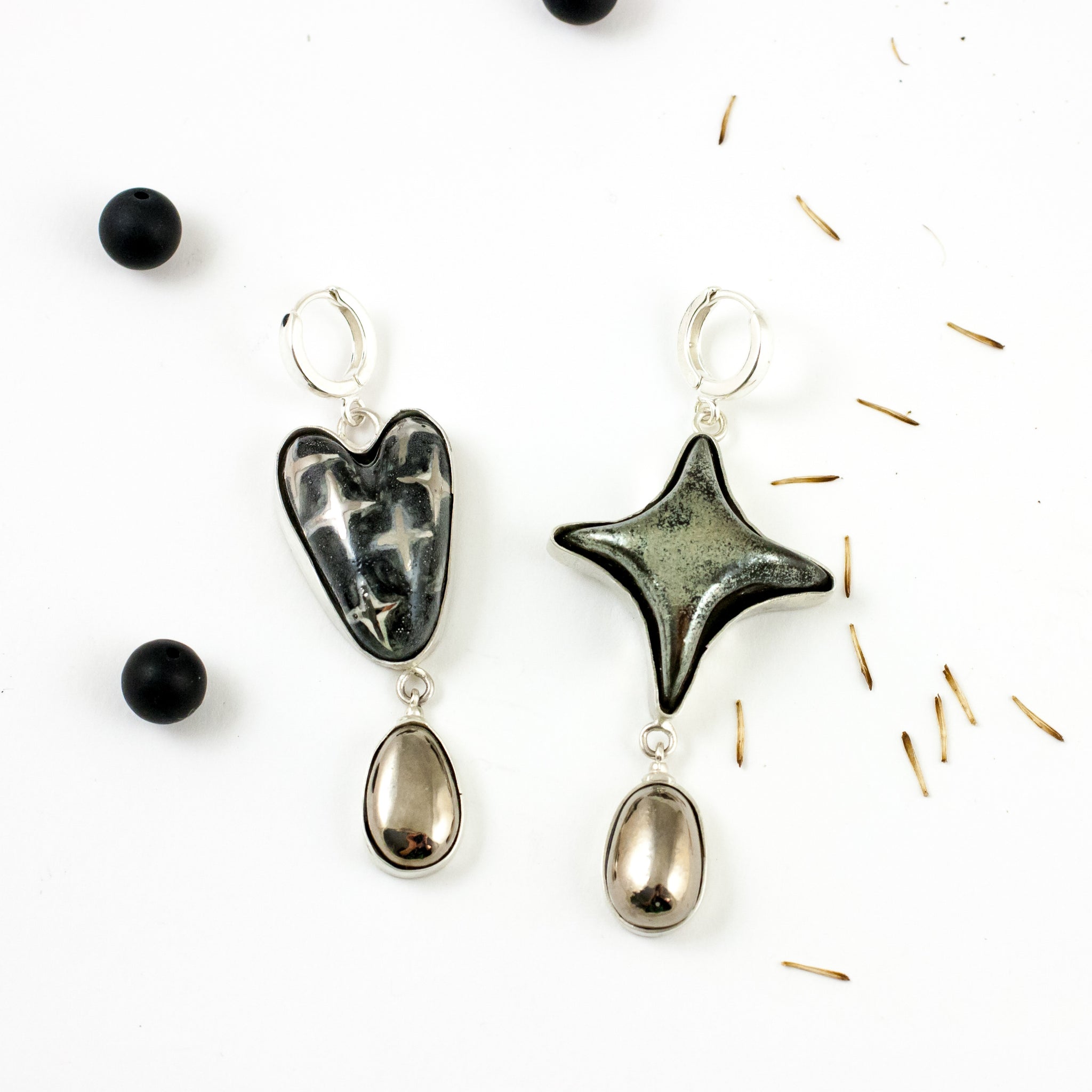 DROPS long mismatched dangle earrings with a star