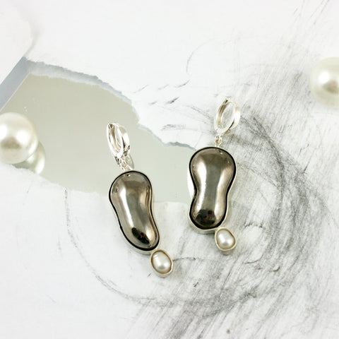 DROPS dangle earrings with freshwater pearls