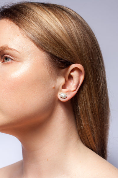 Stud silver earrings with white freshwater pearls