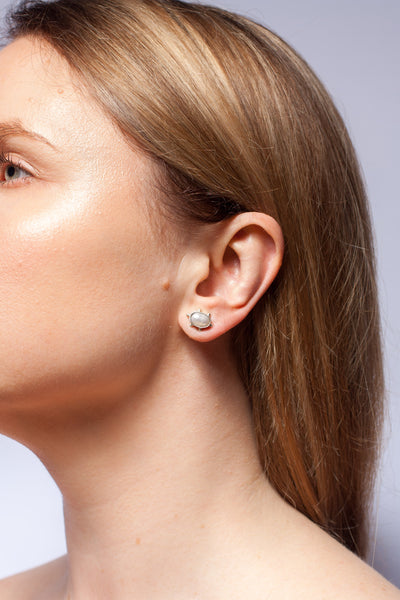 Stud silver earrings with white freshwater pearls
