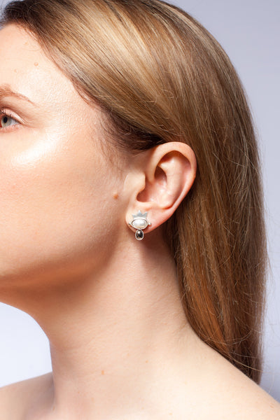 Crowned silver stud earrings with freshwater pearls and ceramics
