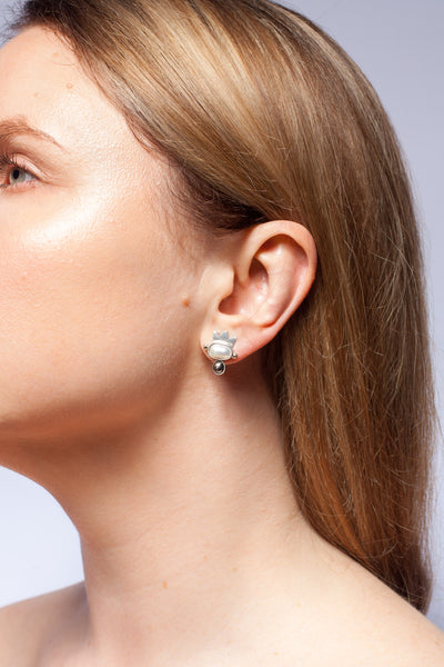 Crowned silver stud earrings with freshwater pearls and ceramics