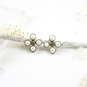 Freshwater pearl earrings with ceramics