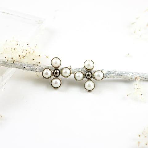 Freshwater pearl earrings with ceramics