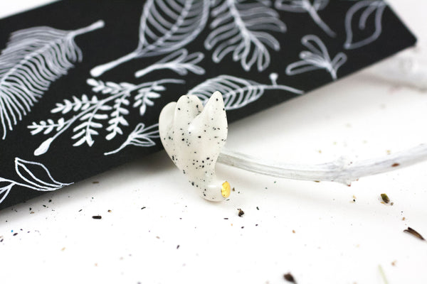 0 White flower brooch with black dots - Aiste Jewelry