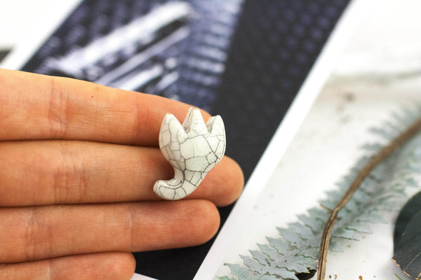 0 White tulip shaped brooch - Aiste Jewelry